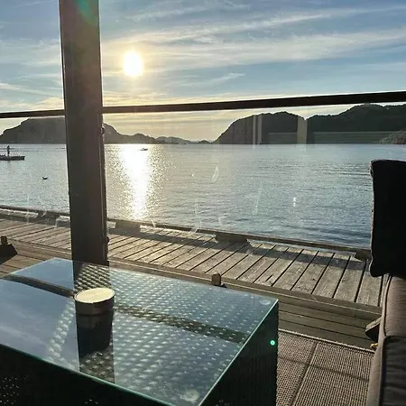 Nydelig Ferieleilighet Pa Bryggekanten Apartamento